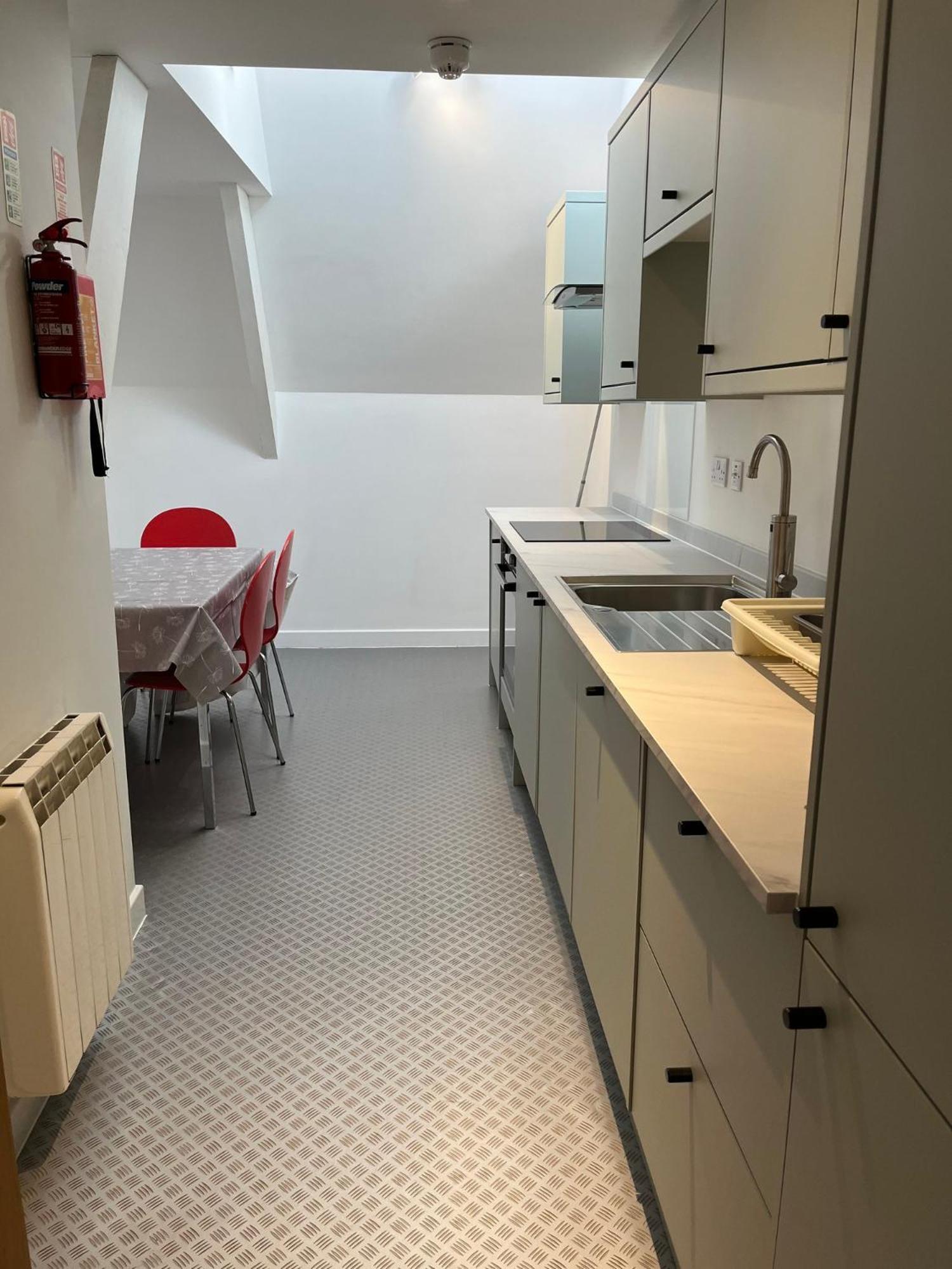 Armyn House Apartments, Your Coastal Escape In 法尔茅斯 外观 照片